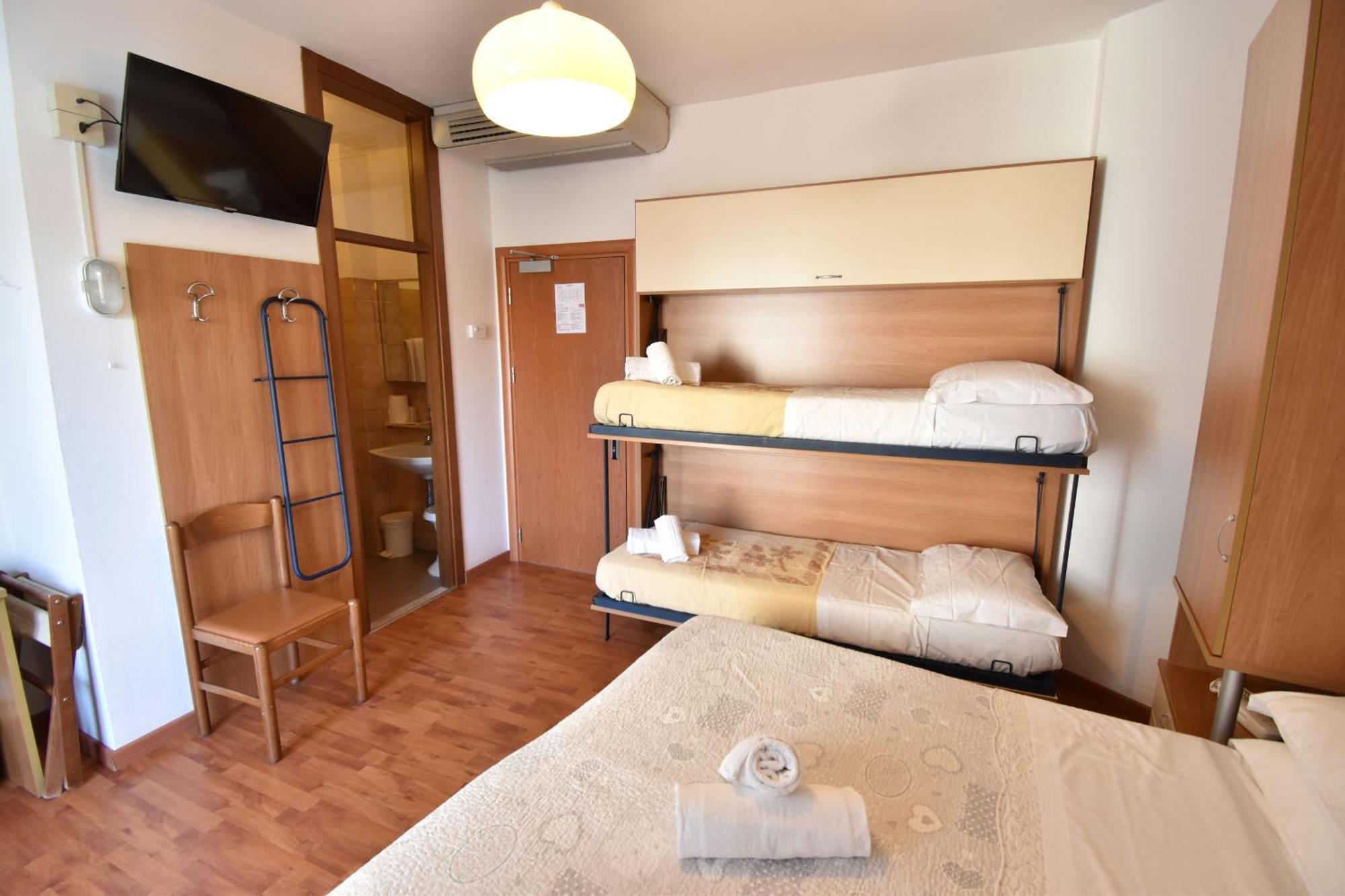 Hotel Galles جيسولو المظهر الخارجي الصورة